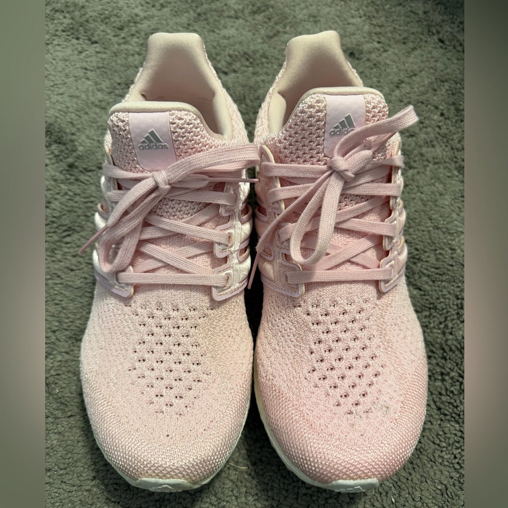 Adidas women’s Ultraboost Running shoe, pink, size 7